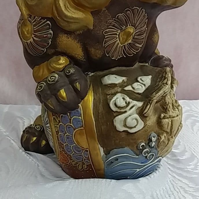 九谷焼　獅子　吉田賢蔵作