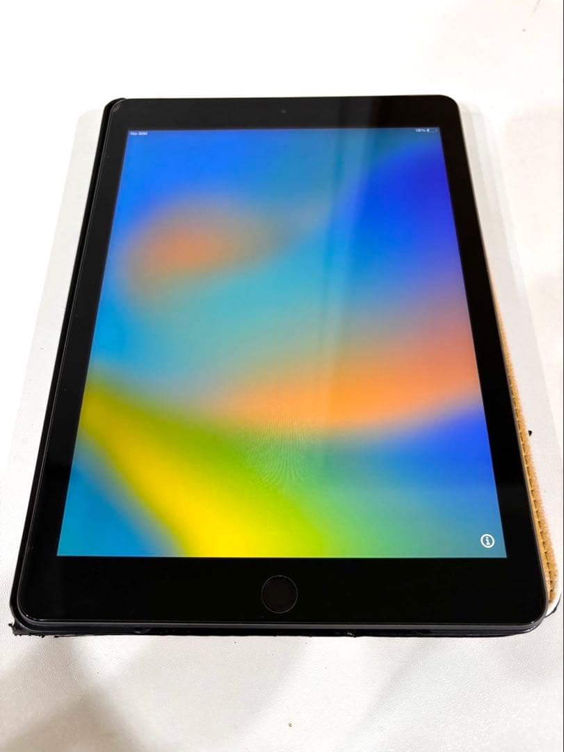 Apple iPad シルバー 32GB 本体　iPad 第5世代