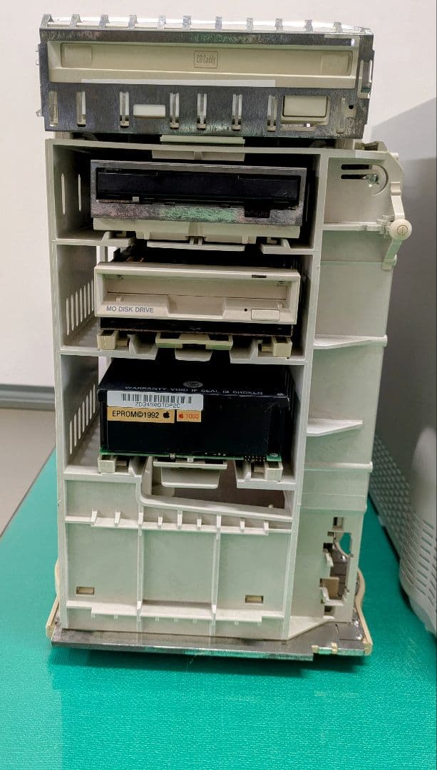 ジャンク品 Appleマッキントッシュ Quadra 840AV