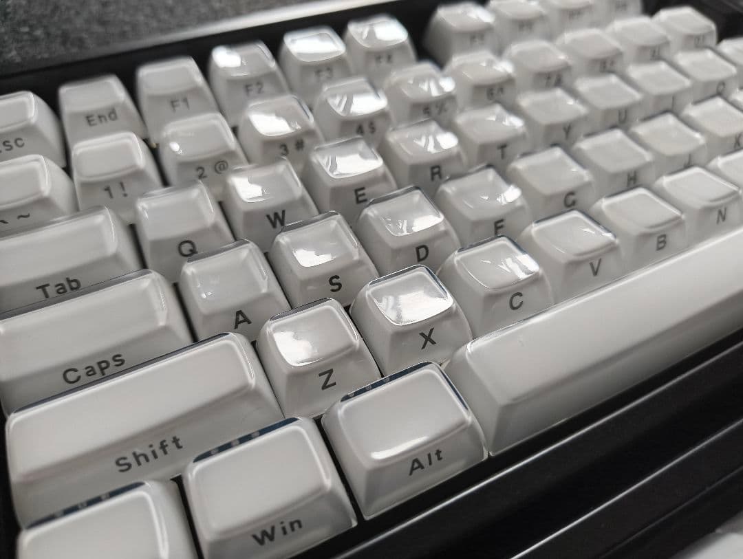 A.JAZZ AK820 Proメカニカルキーボード+クリスタルキーキャップ