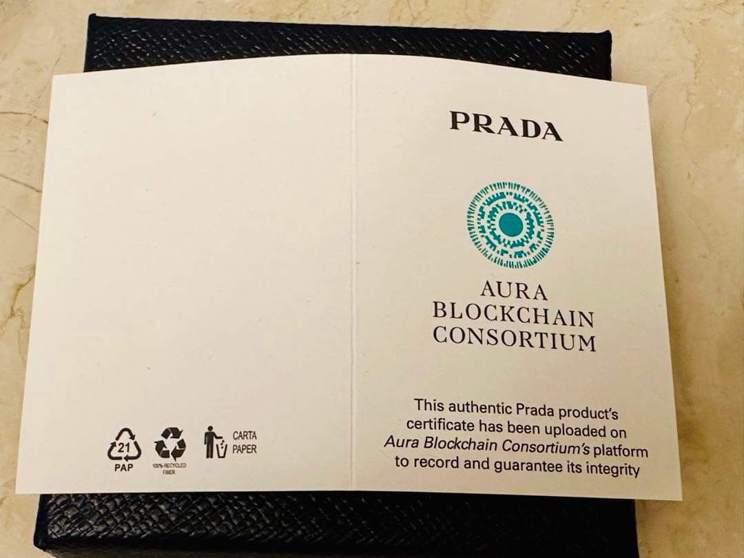 新品プラダ　ガレリア　ヘアークリップ　ミラノ限定品