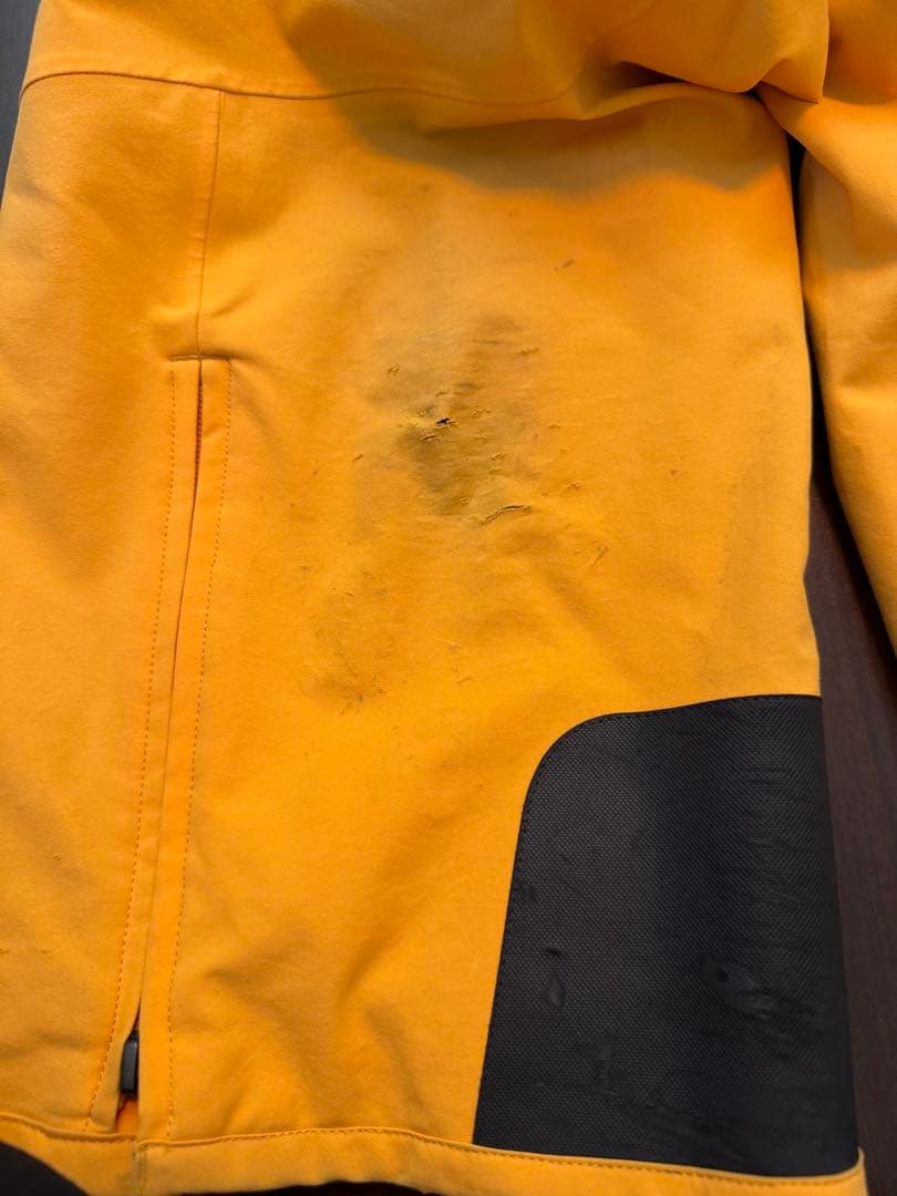 オンヨネ　スキーウェア　上下Mサイズ　デモ