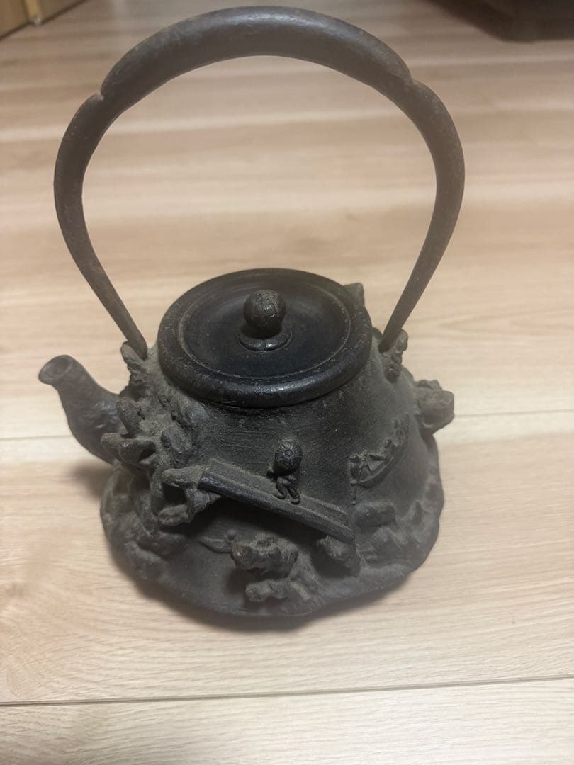 鋳鉄製動物彫刻鉄瓶