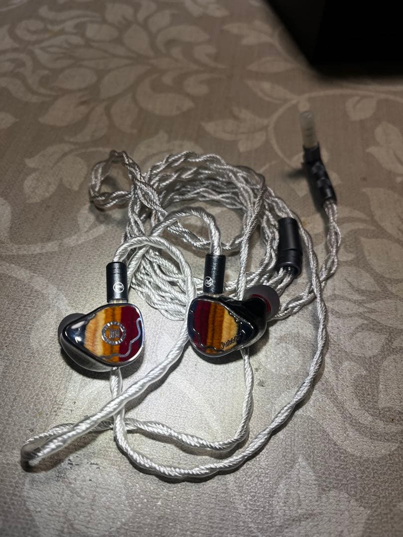 Juzear Dragonfly 81T イヤホン