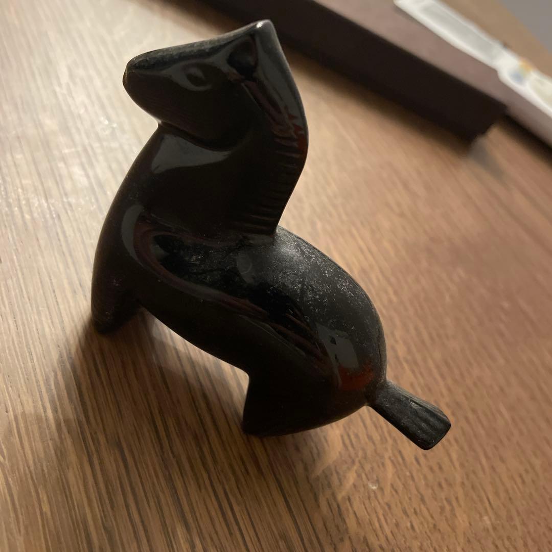 黒い陶器製馬の置物 Tamasco