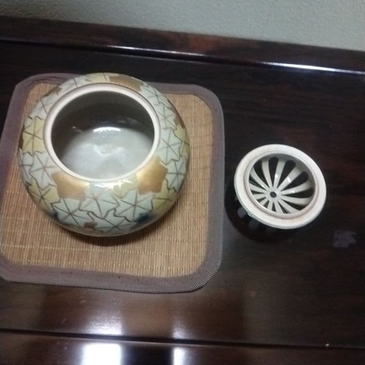 九谷焼竹田有恒七平窯秞裏萌黄金彩香炉美品。