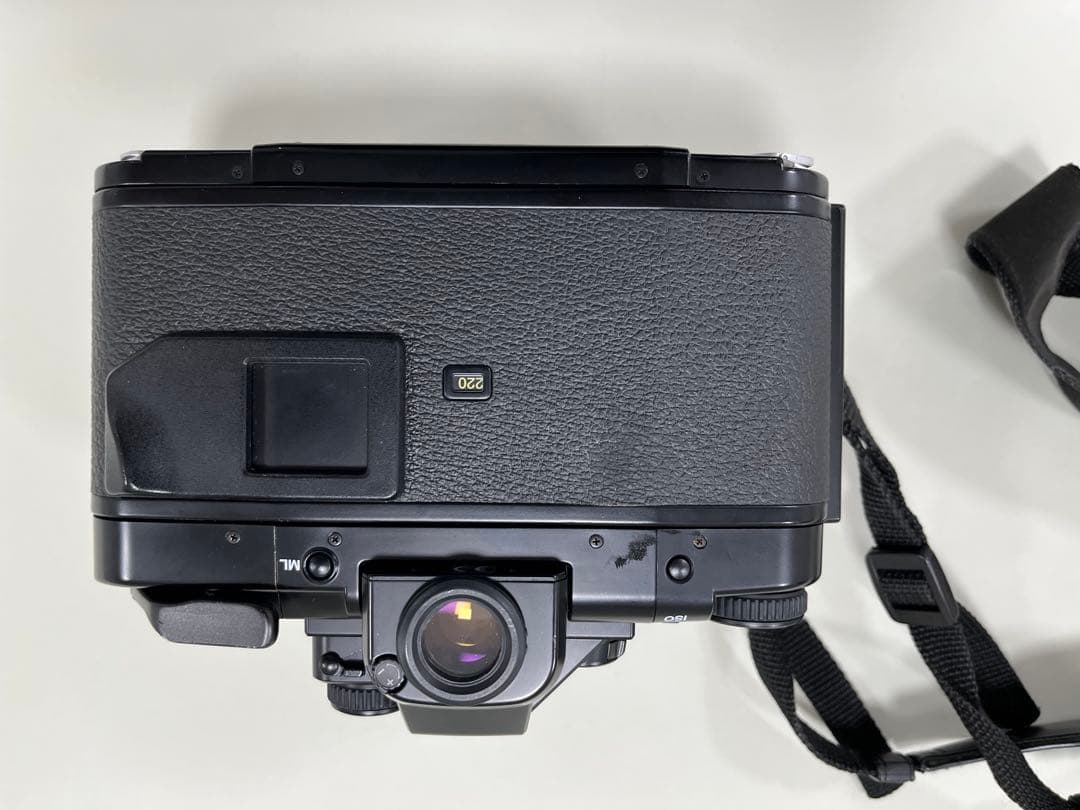 PENTAX67IIボディ(AEファインダー付き、純正ストラップ)美品