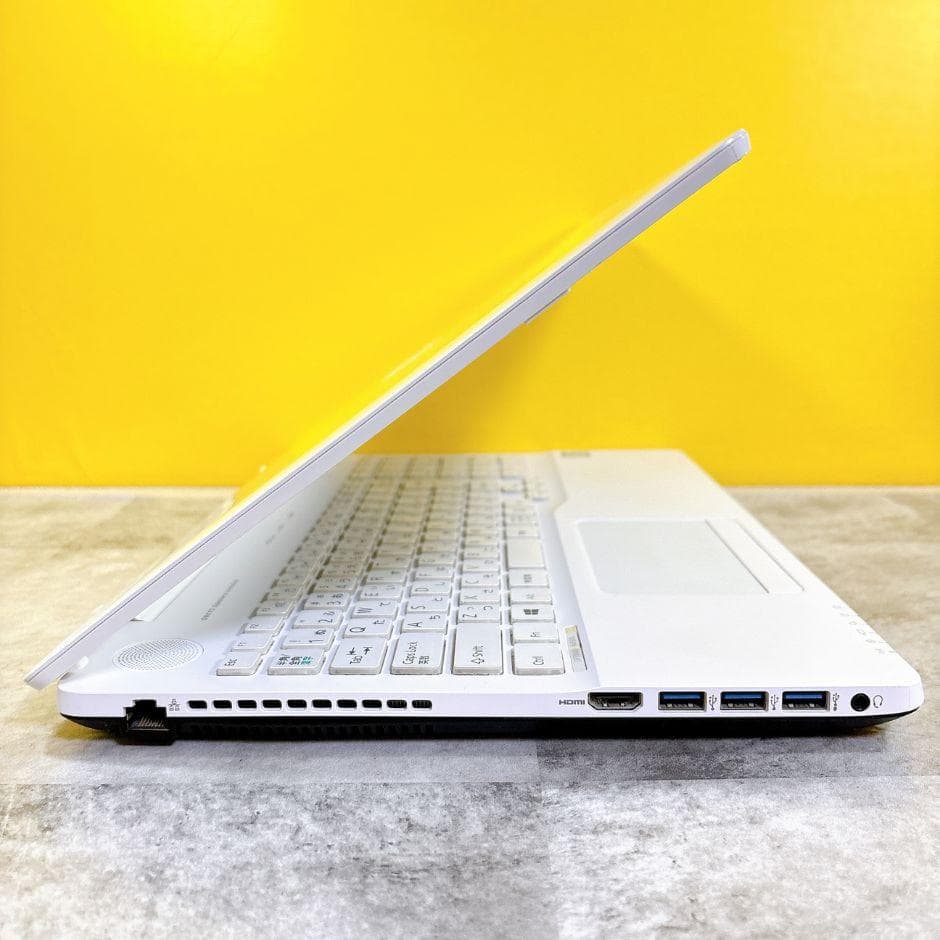 ⅰ7✨快適SSD✨おしゃれな白❣薄型ノートパソコン カメラ付 Windows11