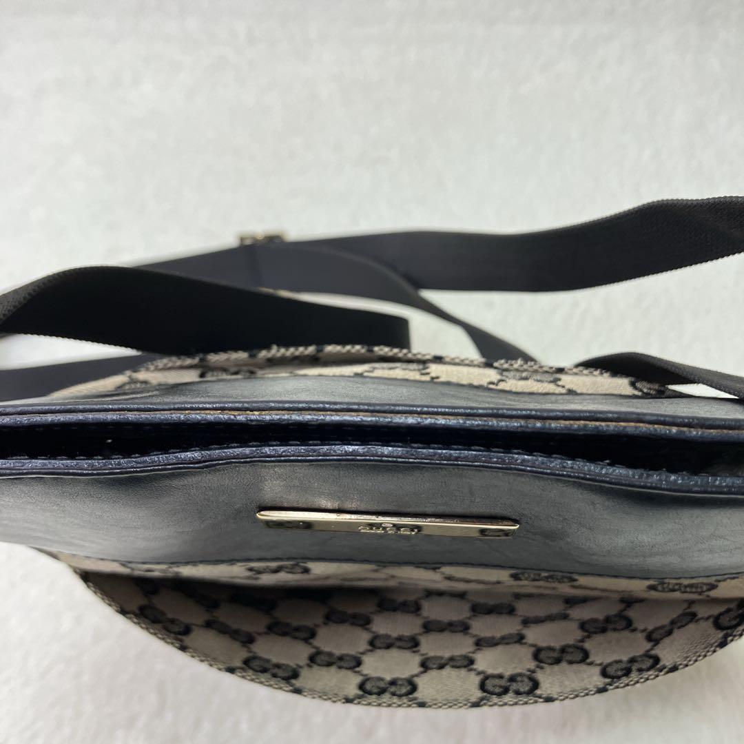 GUCCI グッチ　ショルダーバッグ　メッセンジャー　GG キャンバス　レザー