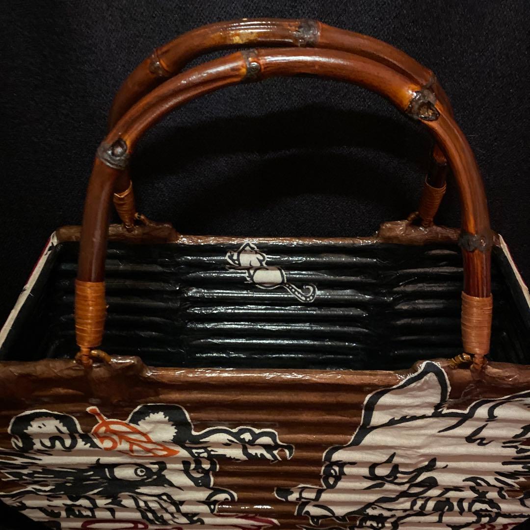 一閑張り　組み竹籠バック　柿渋　狸と狐化合戦