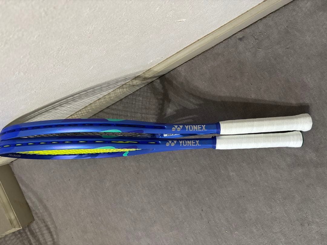 2025 EZONE 100 ツアー　グリップ2 テニスラケット 2本セット