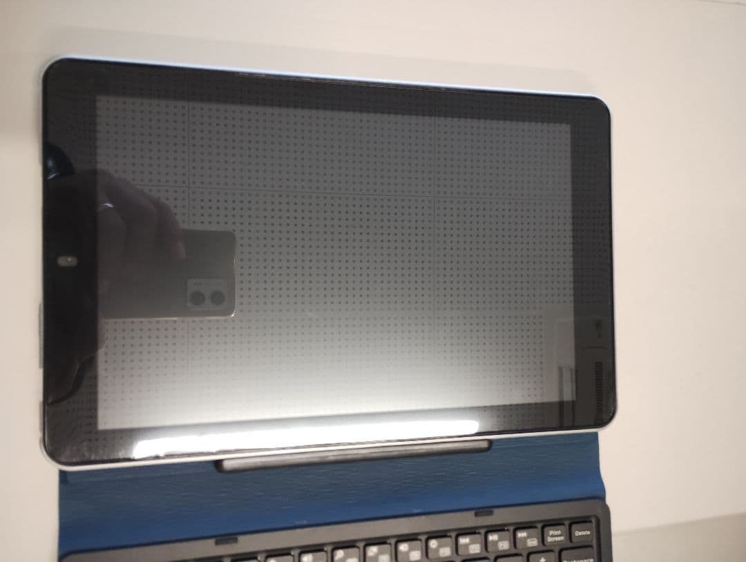 【ジャンク】Windowsタブレット本体 キーボード付き 青カバー電源入りません