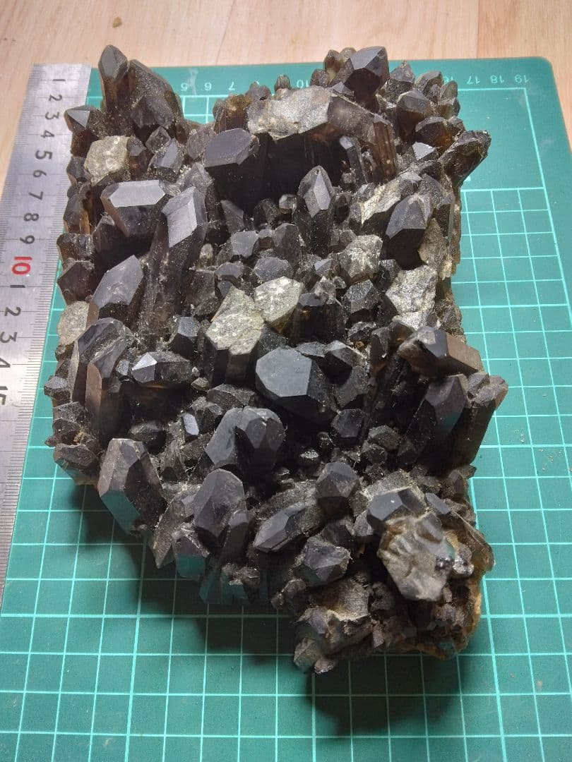 中国産　モリオン水晶　クラスター　黒水晶