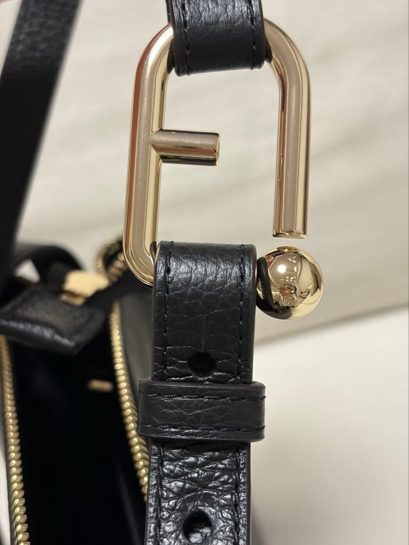 FURLA ショルダーバッグ　ヌヴォラ　ブラック