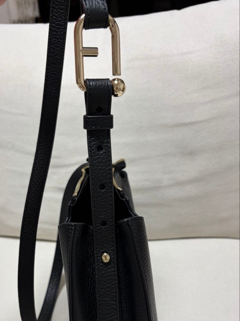 FURLA ショルダーバッグ　ヌヴォラ　ブラック
