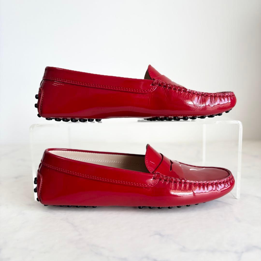 極美品 トッズ 36 ゴンミーニ ドライビングシューズ エナメル レッド