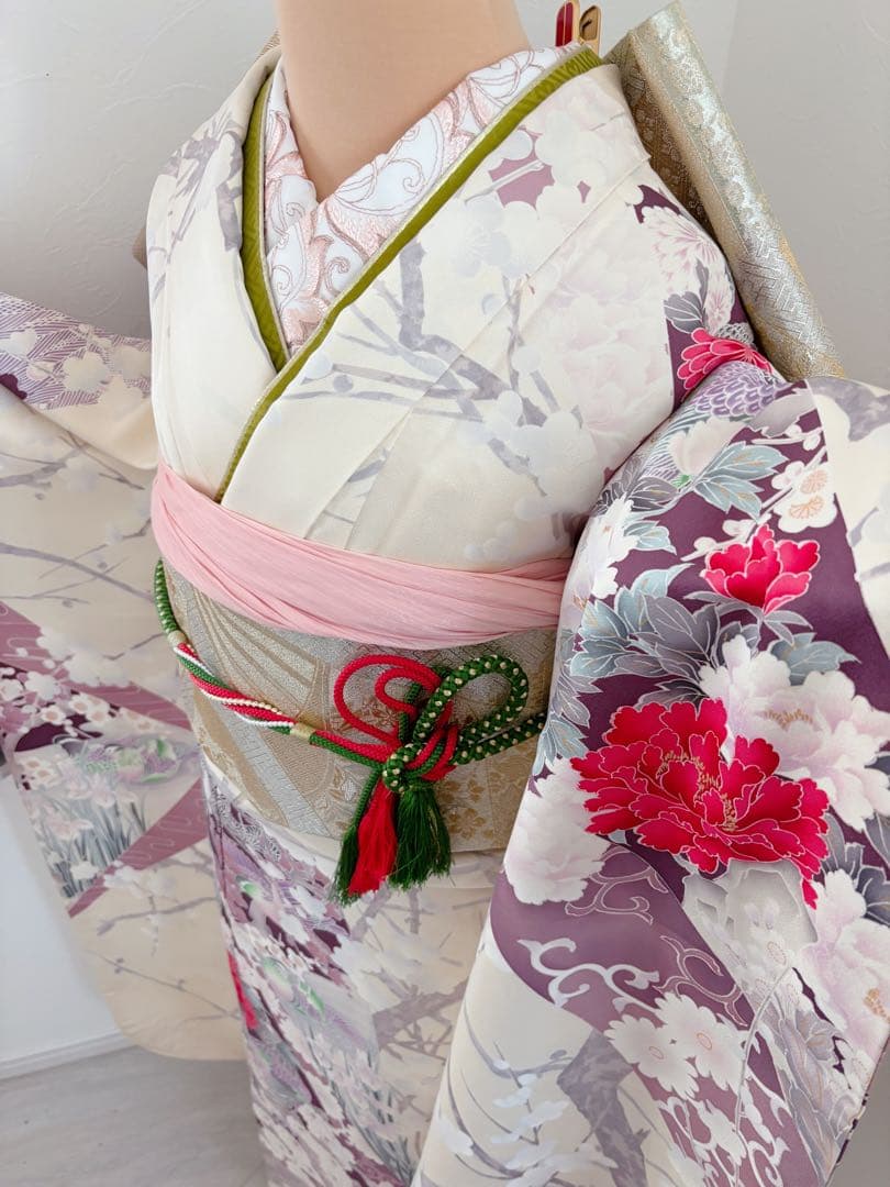正絹振袖フルセット　牡丹　縁起柄　花柄 ホワイトクリーム色 成人式