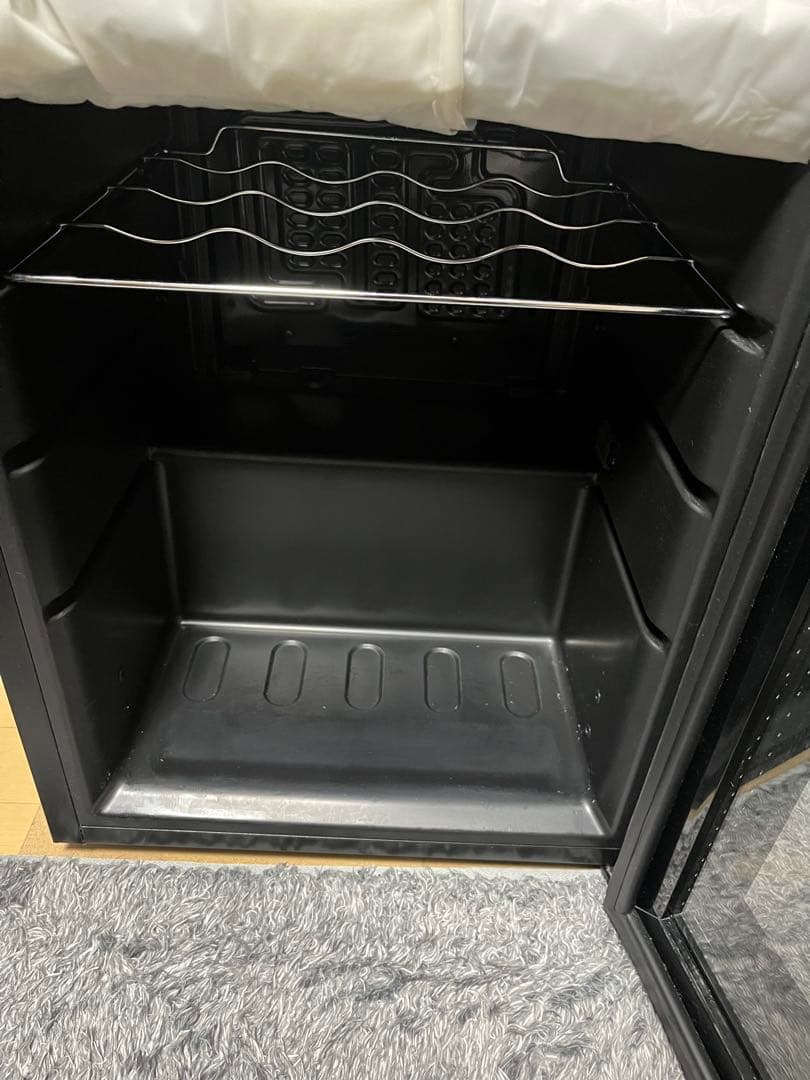 一升瓶を縦置きできる日本酒冷蔵庫「俺の酒蔵」