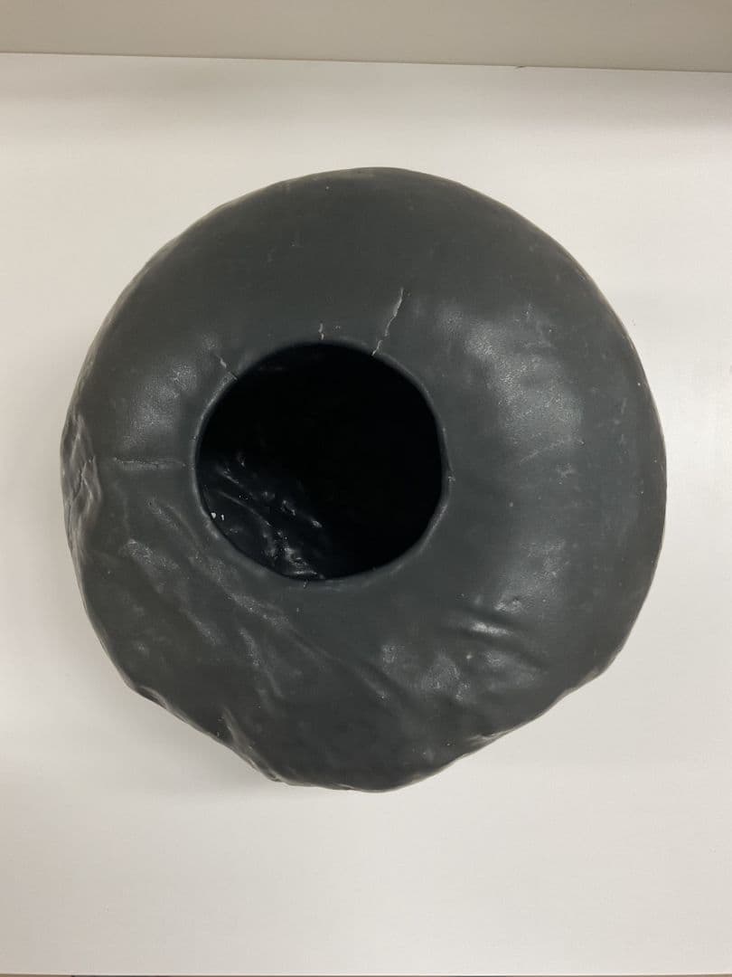 壺(黒)　陶芸作品(植物鉢、盆栽、インテリアなど)　高さ約20cm