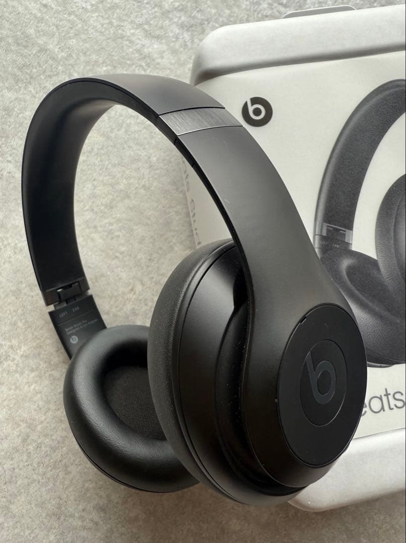 KK：Beats Studio Pro ブラック ワイヤレスヘッドホン
