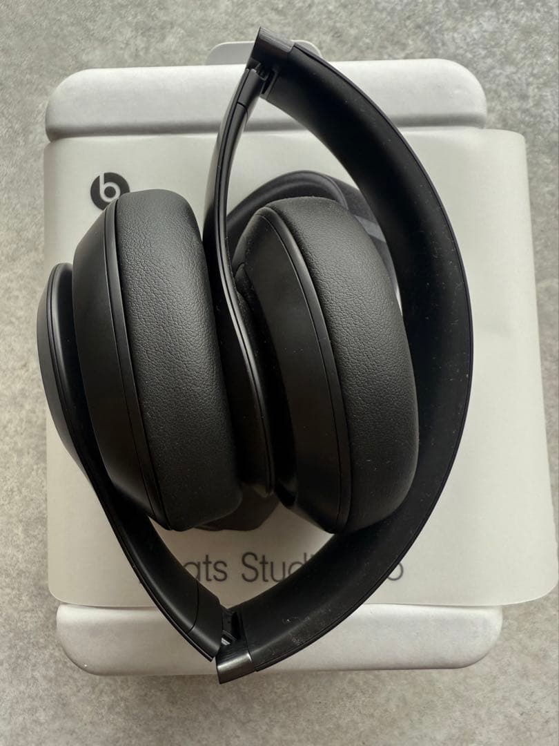 KK：Beats Studio Pro ブラック ワイヤレスヘッドホン