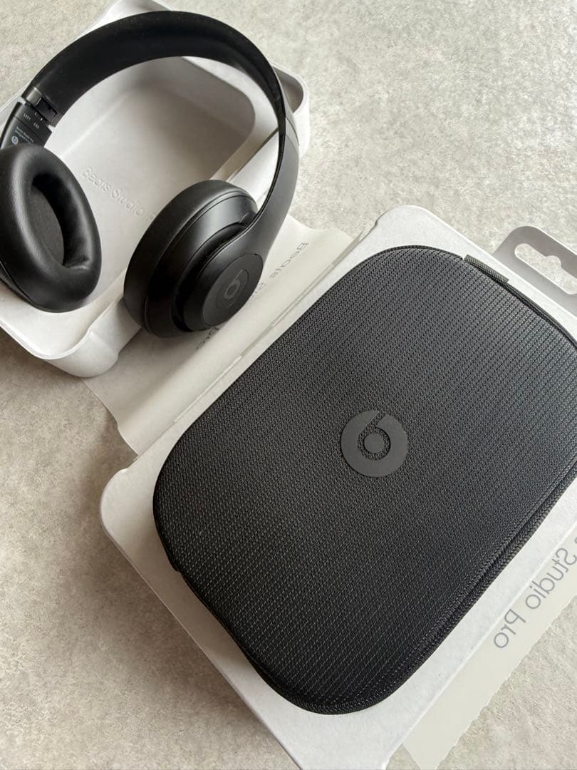 KK：Beats Studio Pro ブラック ワイヤレスヘッドホン