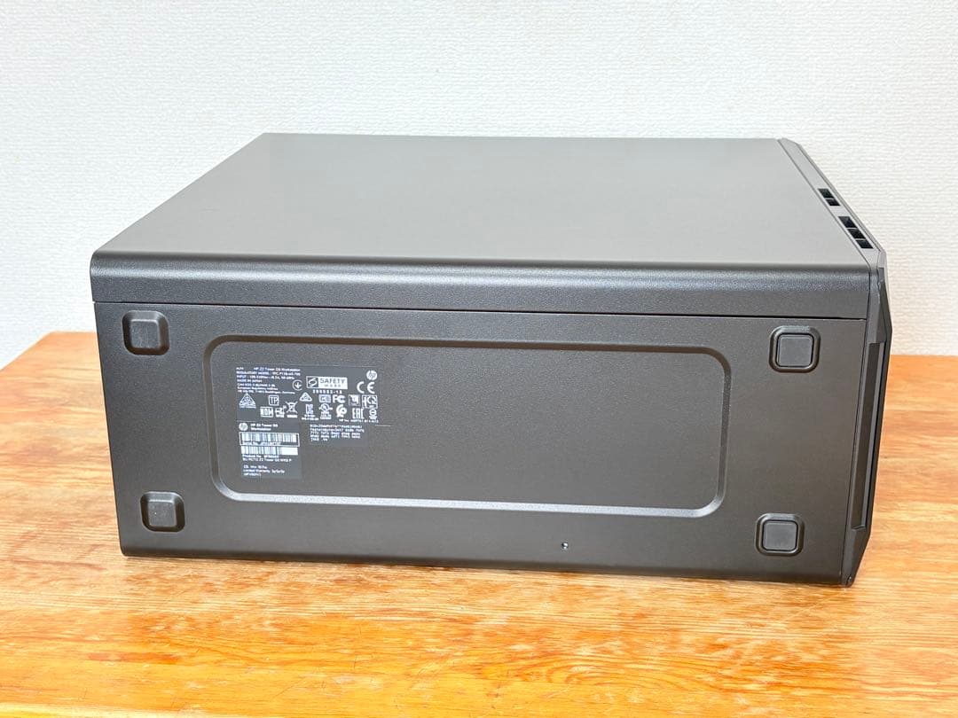 ベアボーン状態のHP Z2 Tower G5 （Xeon W-1250付き）