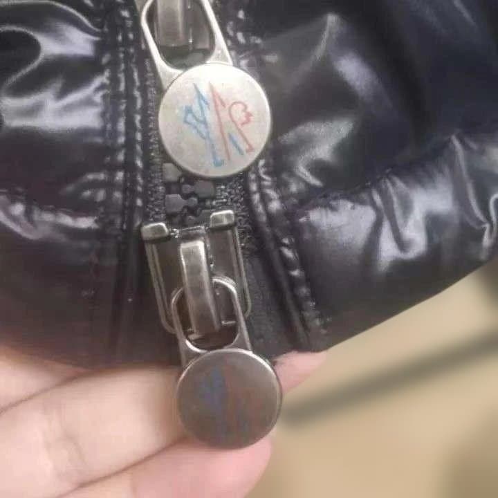 Moncler ブラック ダウンジャケット L