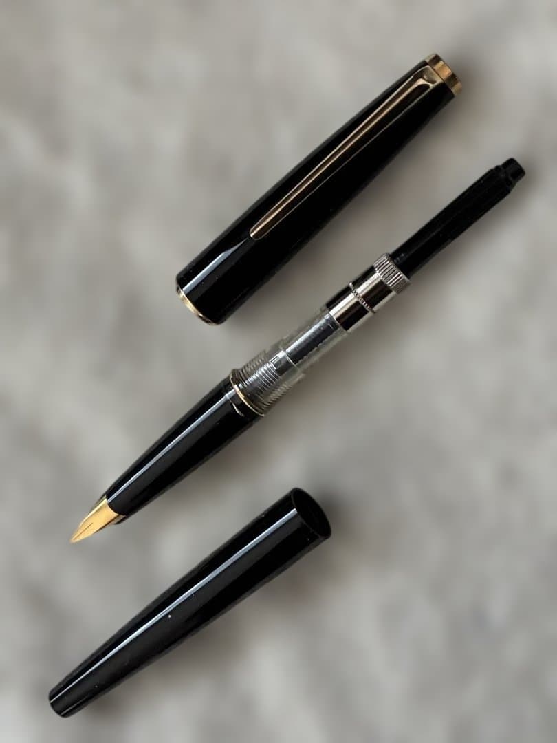 ◾️MONT BLANC モンブラン◾️万年筆◾️黒／金色◾️コンバーター付属◾️