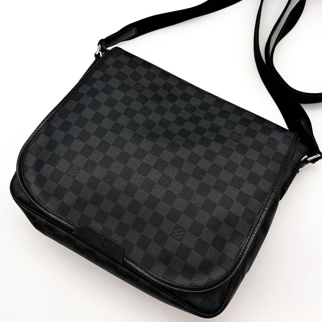 【極上品】ルイヴィトン ダミエグラフィット ダニエルMM ショルダーバッグ 黒