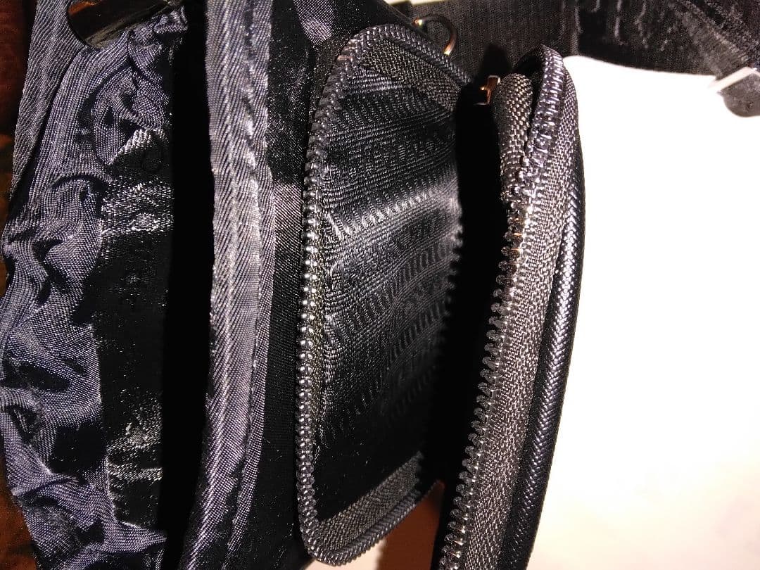 清吾プラダノベルティスマホショルダー新品未使用タグ付き、