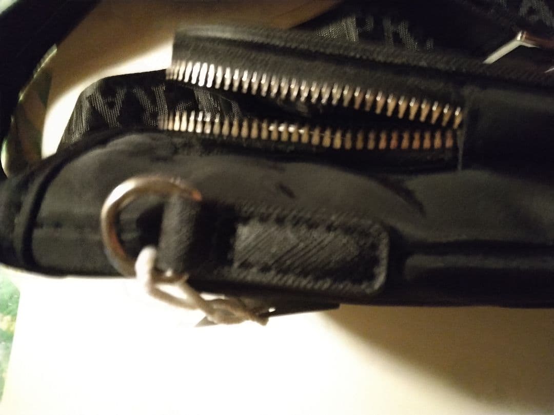 清吾プラダノベルティスマホショルダー新品未使用タグ付き、