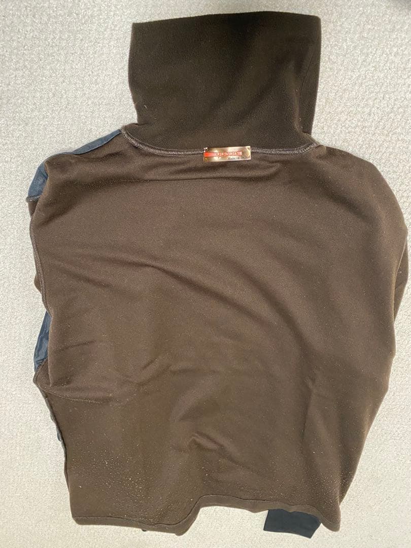 プラダスポーツハイネック