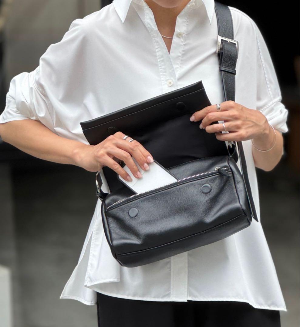 BEARDSLEY ビアズリー レザーボディバッグ