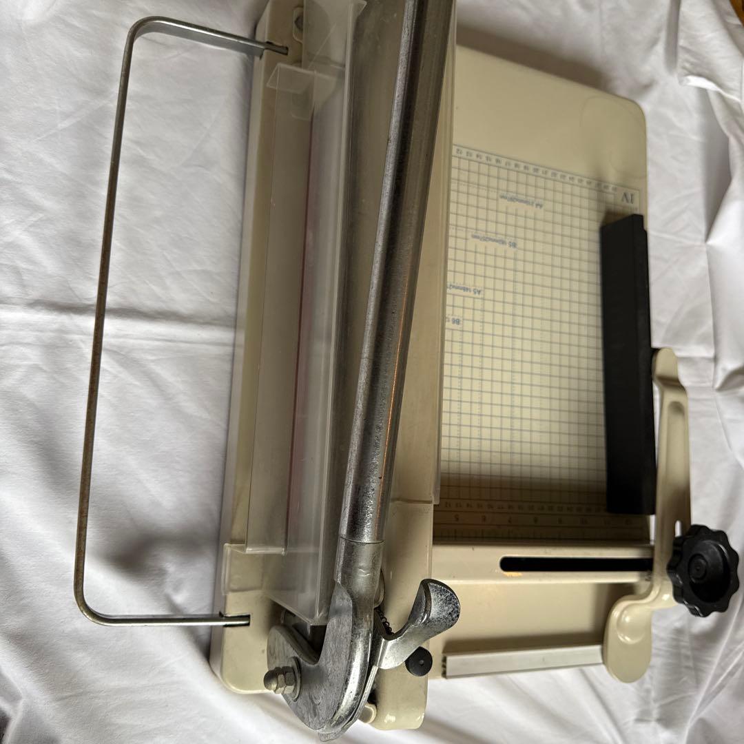 A4対応 手動式裁断機 グリッド付き