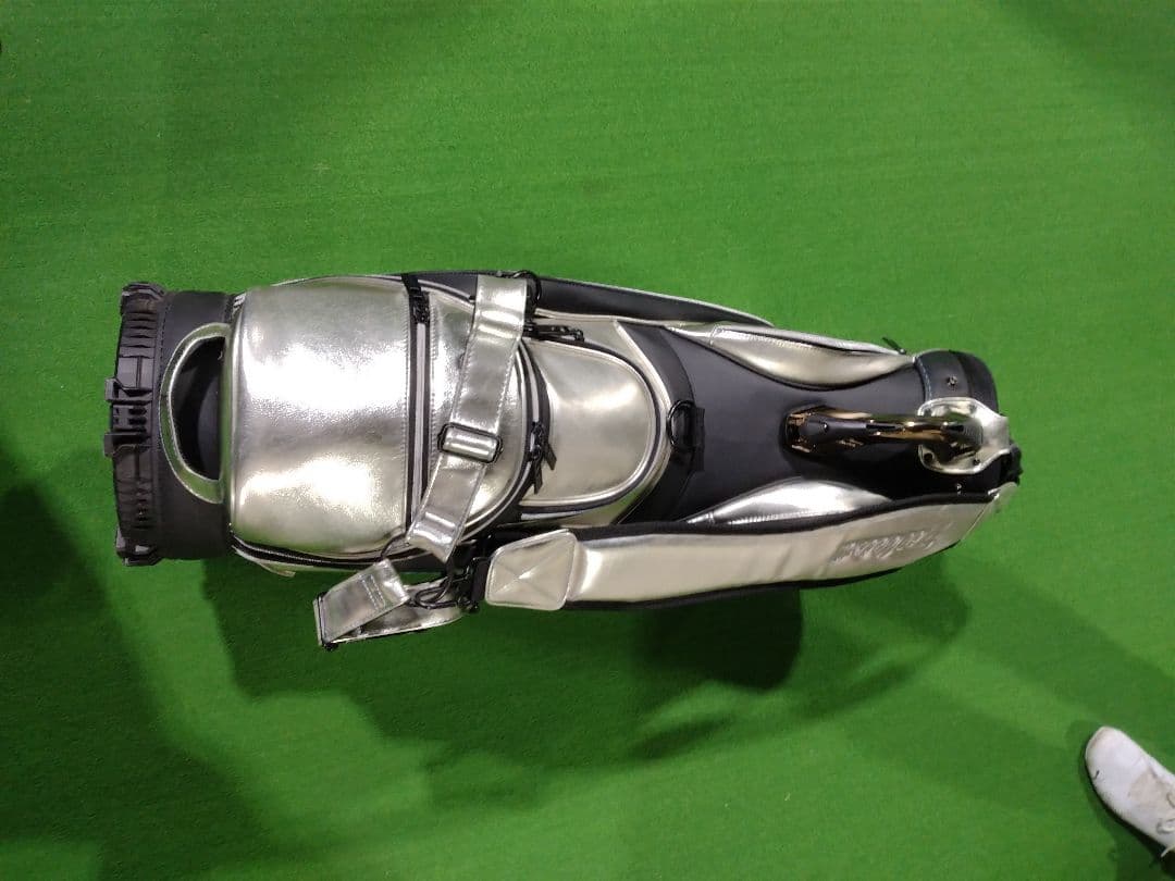 Titleist シルバーキャディバッグ