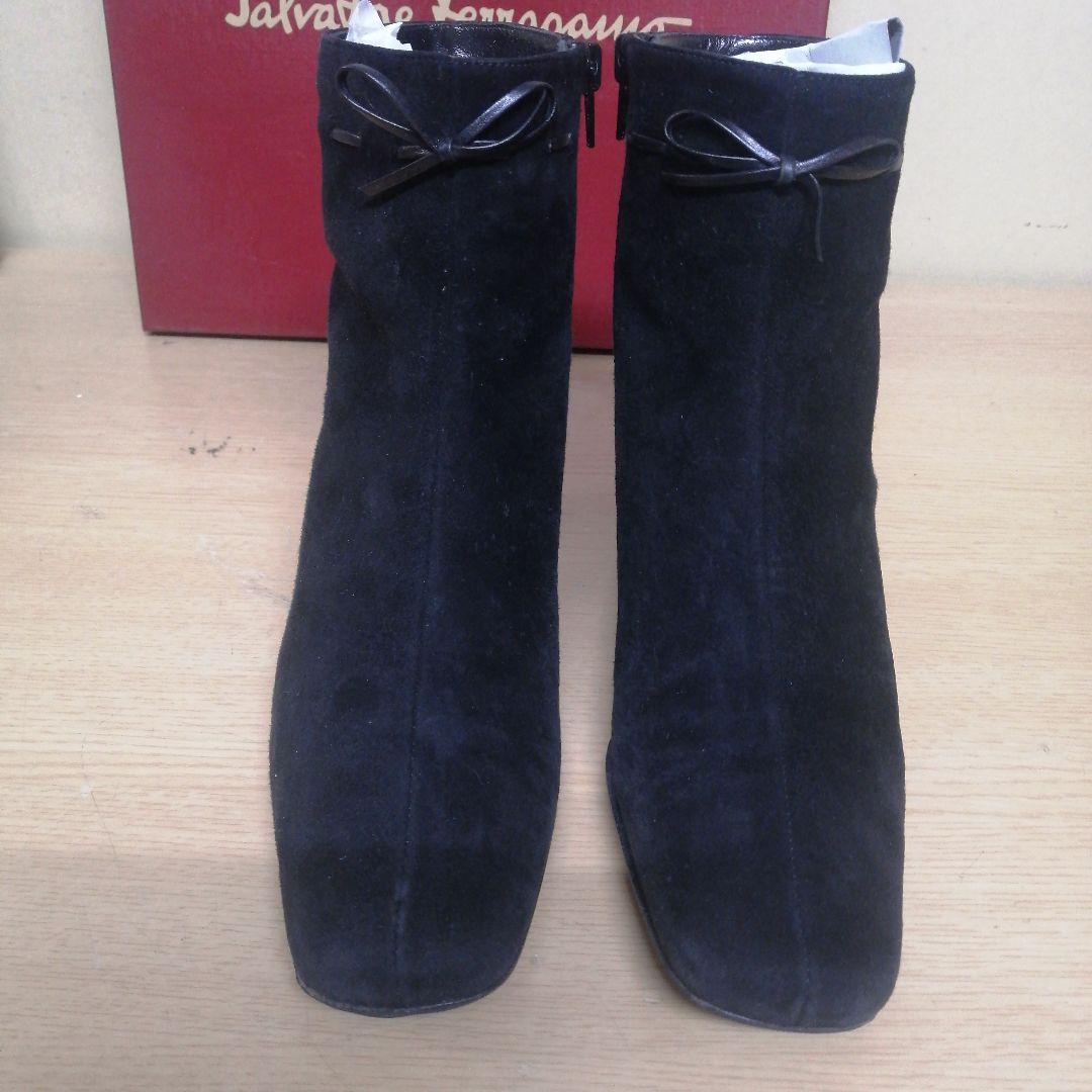 Salvatore Ferragamo 黒 スエード ショートブーツ