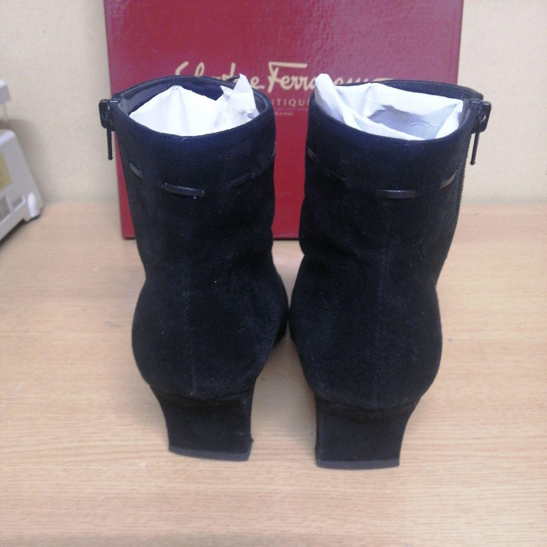 Salvatore Ferragamo 黒 スエード ショートブーツ
