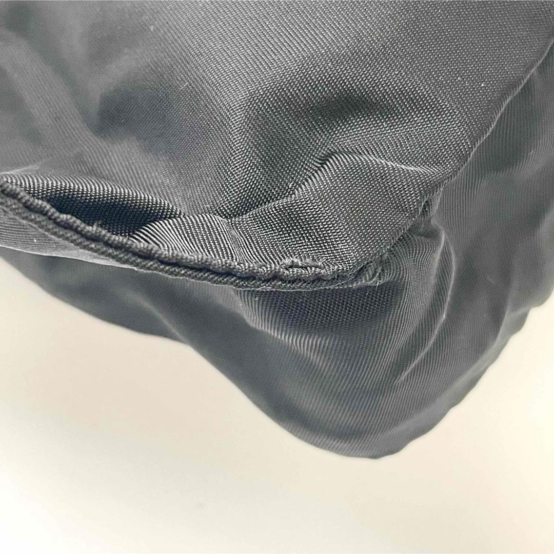 てらプラダ　三角ロゴ　ナイロン　ボディバッグ　ブラック