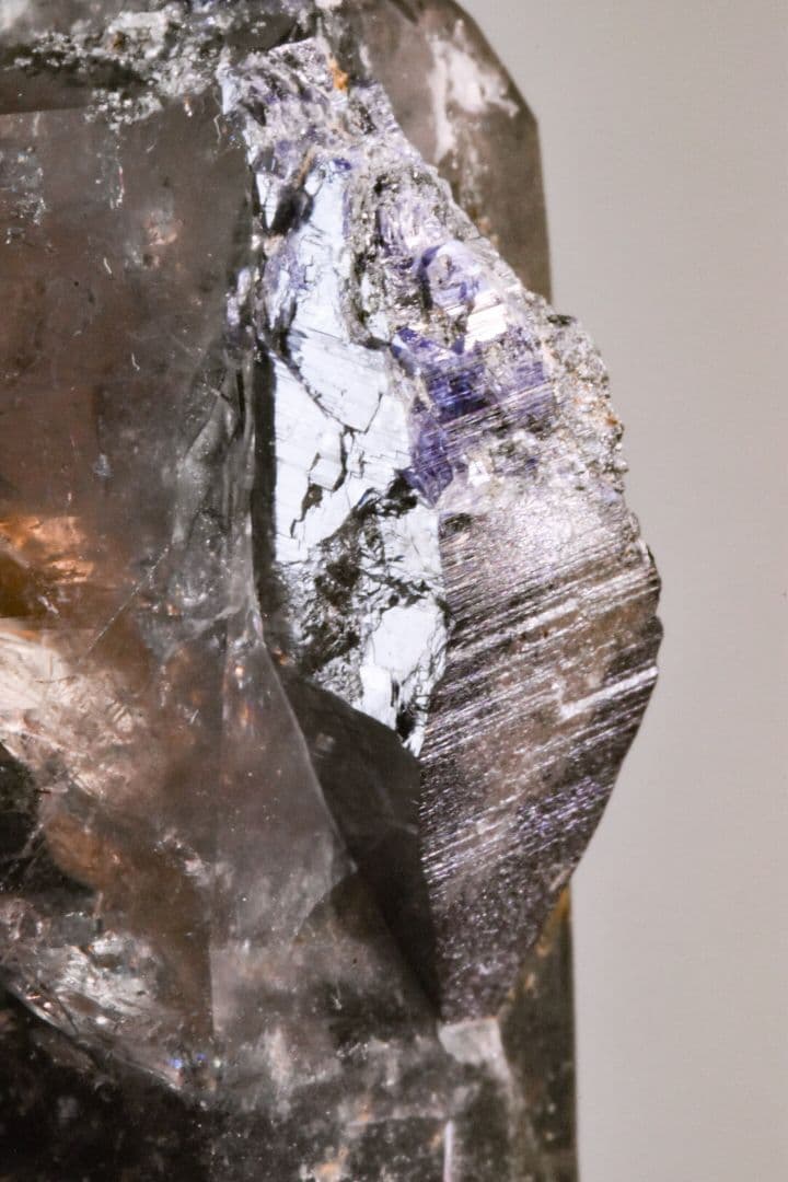 ノルウェー産 アナテース付きスモーキークォーツ