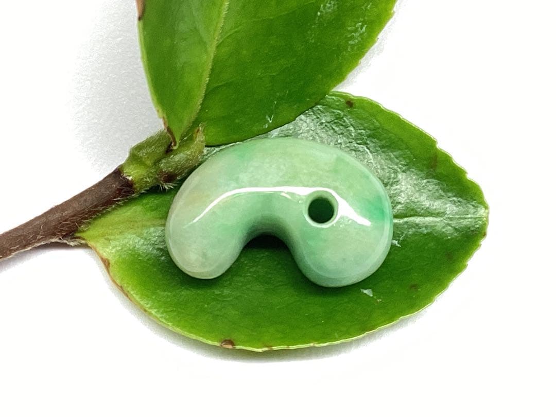 今回の原石大当たり極上*氷*糸魚川翡翠勾玉アイスジェイド幸運御守りソーティング付