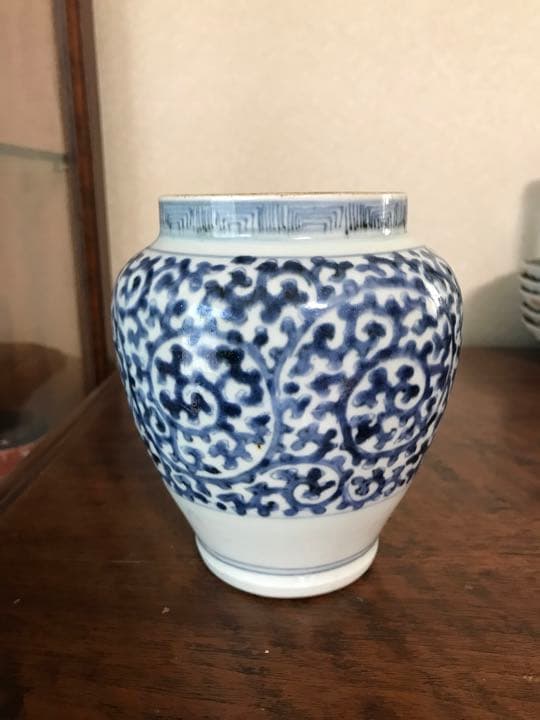 【古伊万里蛸唐草飾り壺】