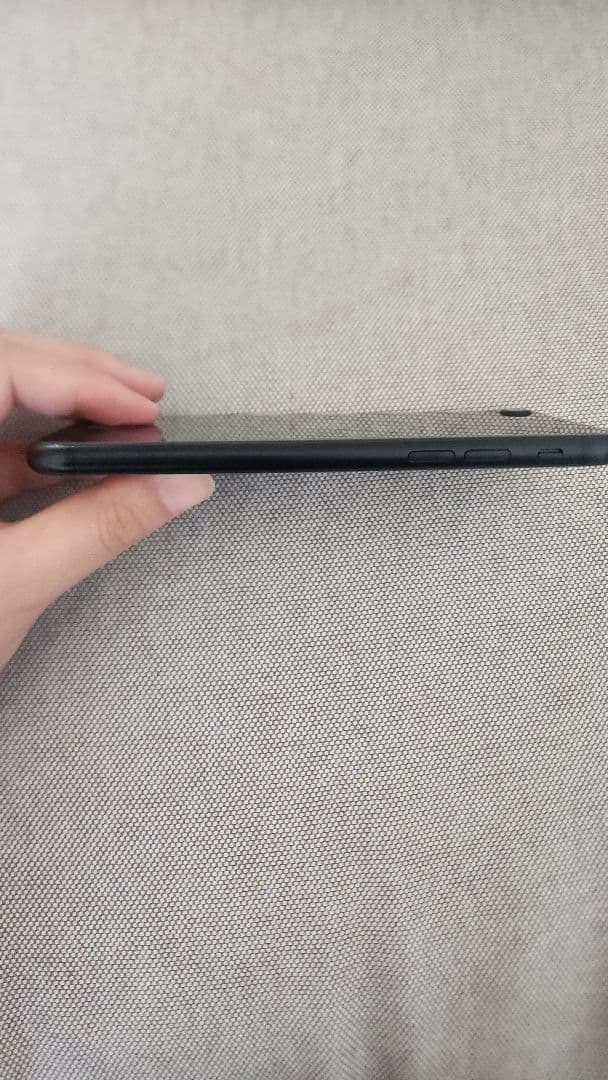 【hina】Apple iPhone SE 第2世代 64GB ブラック