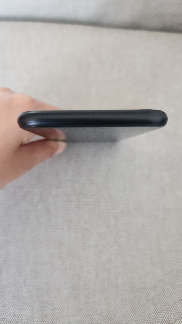 【hina】Apple iPhone SE 第2世代 64GB ブラック