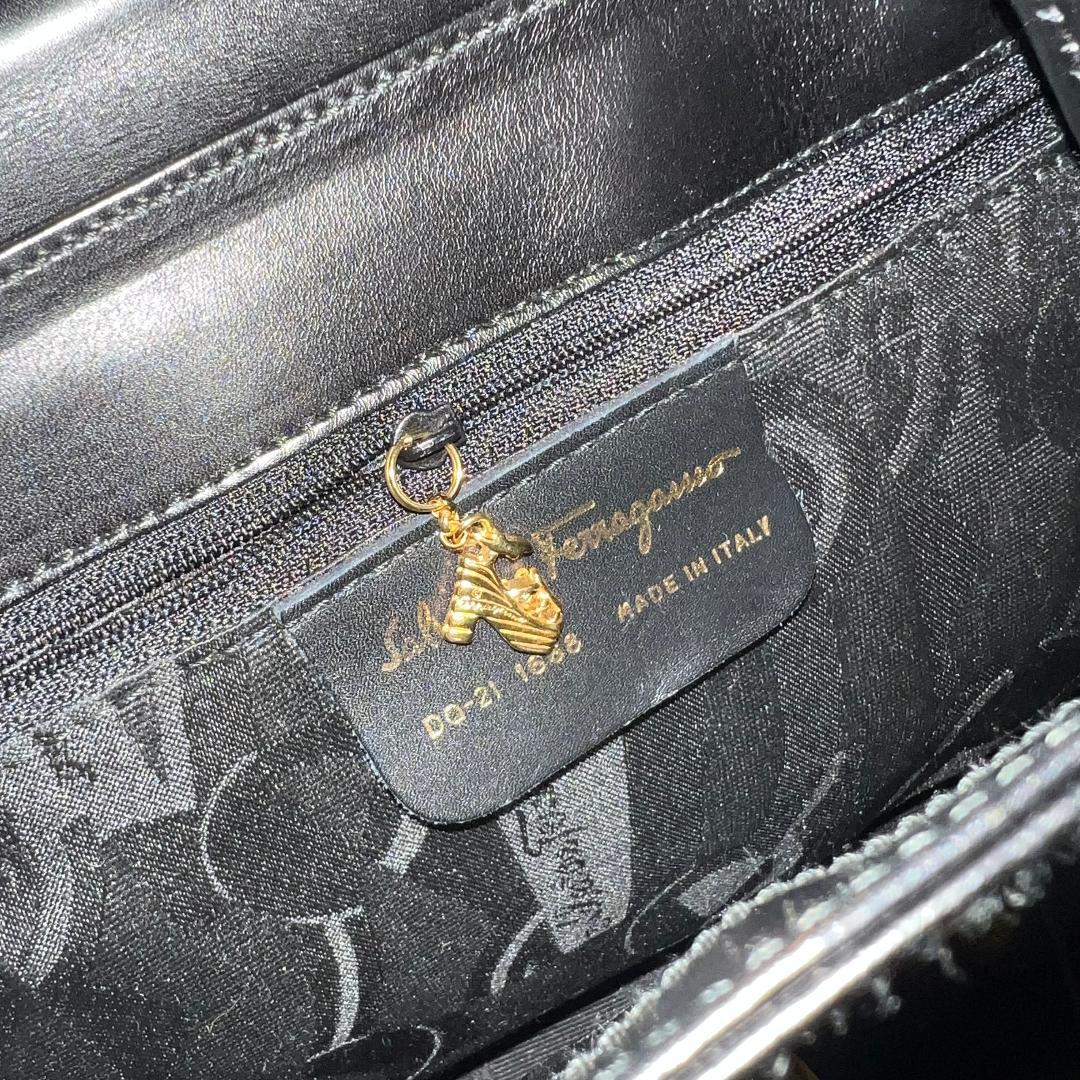 ⭐️Salvatore Ferragamo⭐️フェラガモ パンプス金具