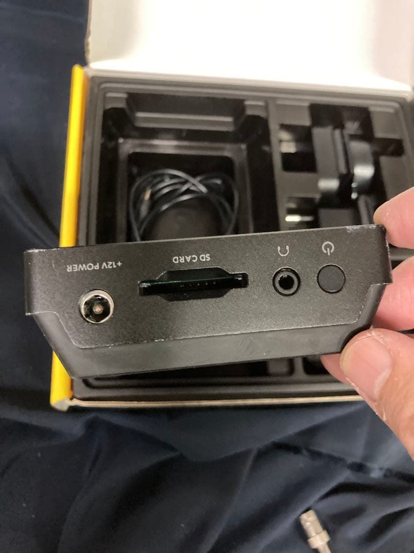 Blackmagic Video Assist 5インチフルHDモニター