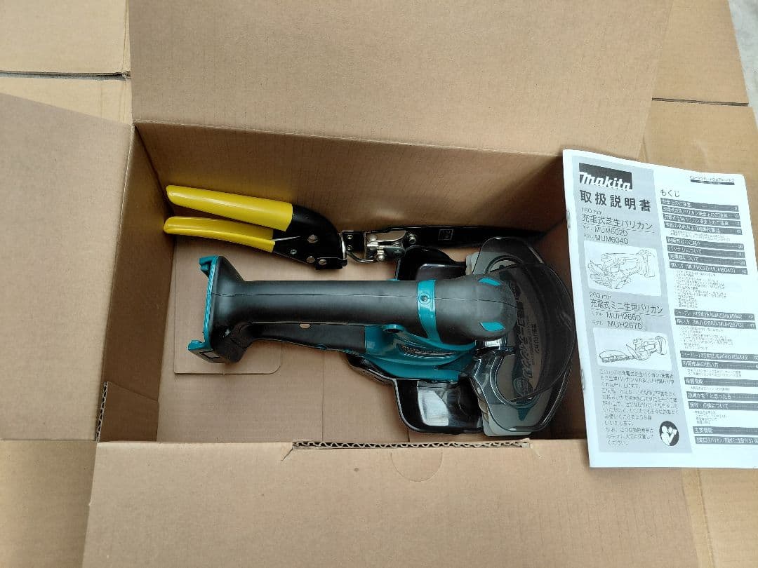 マキタ充電式芝生バリカン160mm モデル MUM604D18v