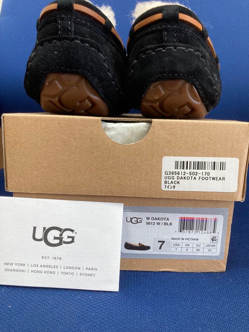 新品・未使用‼️UGG アグ ダコタ シープスキン モカシンスリッポン 5612