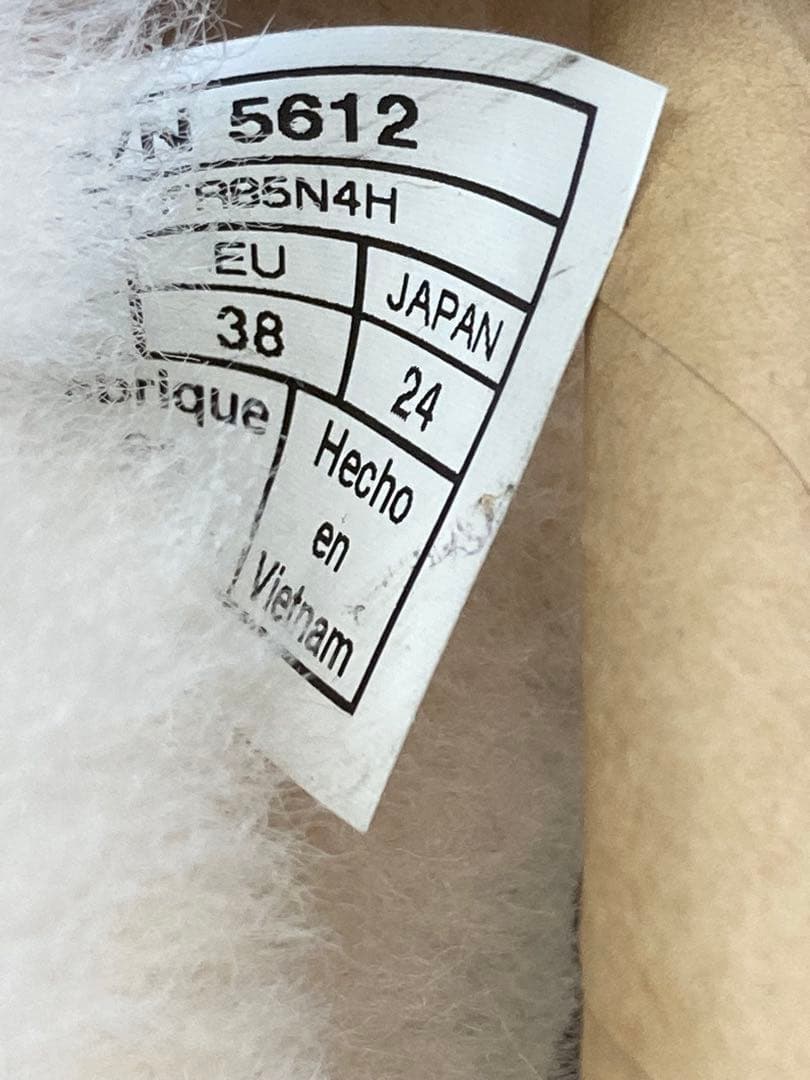 新品・未使用‼️UGG アグ ダコタ シープスキン モカシンスリッポン 5612