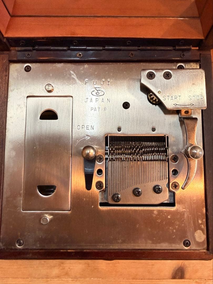 FUJI JAPAN オルゴール付き 3段ディスク付き アンティーク調